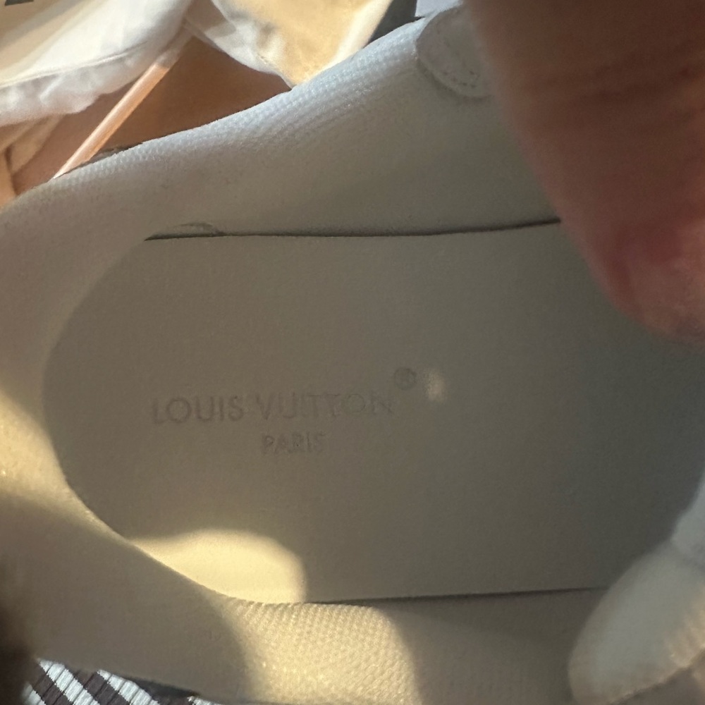 Louis Vuitton Monochrome Men's Sneakers - Picture 5 of 8